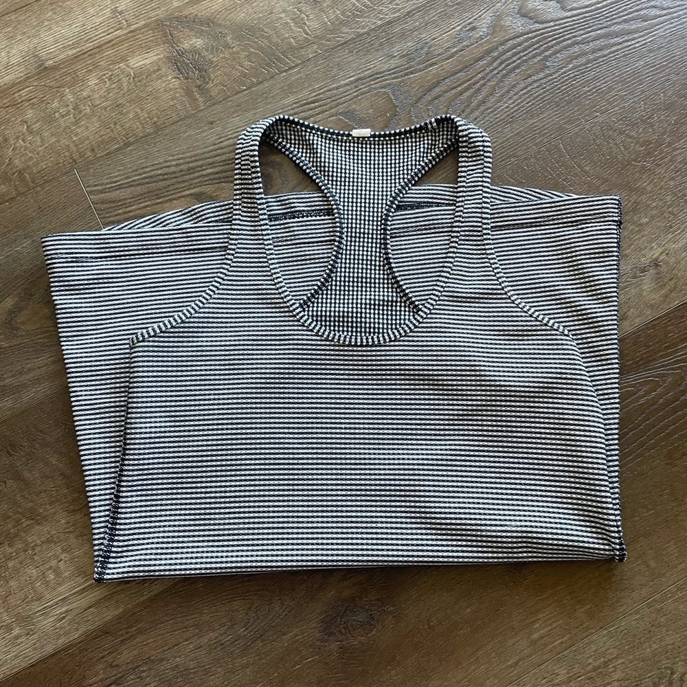Lululemon Black + White Gingham Plaid Tank in size 10
